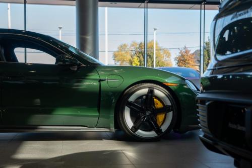 Macan EV and Fall Drive3